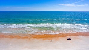On the beach - Oceanfront Corner - Horizons Condo #1701 (Daytona Beach)