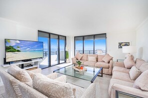 Living area - Oceanfront Condo - Horizons #1701 (Daytona Beach)