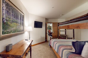 3 bedrooms, iron/ironing board, Internet, bed sheets
