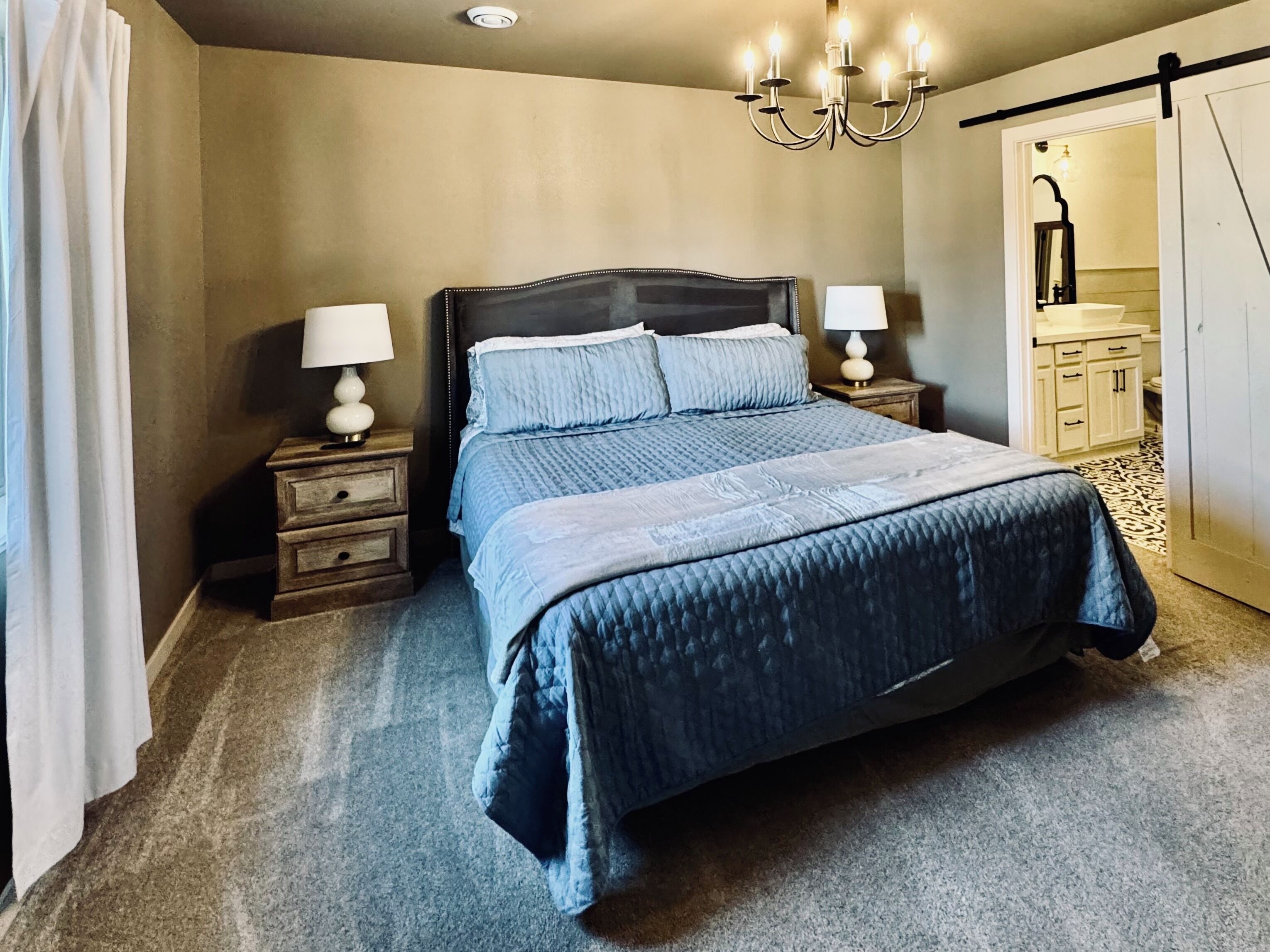 3 bedrooms, desk, iron/ironing board, free WiFi