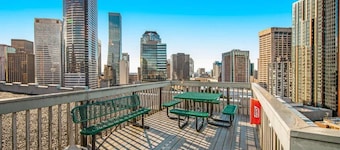 Serene downtown Seattle condo - Walk to Convention Center, Pike Place, top sites