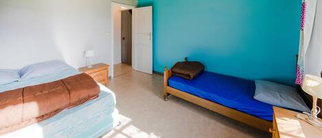 House | 6 bedrooms, individually furnished