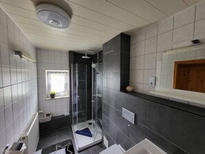 Apartment | Badezimmer | Dusche