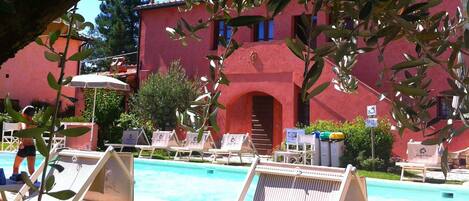 Hus | Pool | Utomhuspool