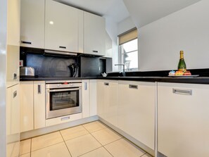 Apartment | Eigene Küche | Kühlschrank, Mikrowelle, Ofen, Geschirrspüler