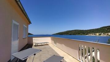 House | Terrace/patio