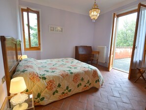 House | 2 bedrooms, individually furnished, bed sheets - Getaway Amidst Vineyards (Montespertoli)