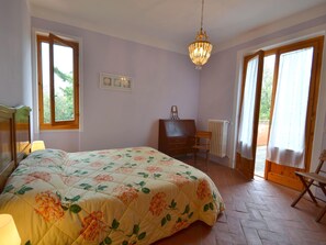 House | 2 bedrooms, individually furnished, bed sheets - Getaway Amidst Vineyards (Montespertoli)