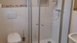 Apartment | Bathroom - A Studio for 2 - 3 People in the World Famous City of Dresden (Dresden)