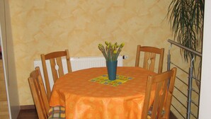 Dining - A Studio for 2 - 3 People in the World Famous City of Dresden (Dresden)