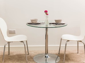 Dining - Pleasant Apartment in Bradford near University of Bradford (Bradford)