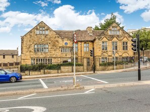 Exterior - Pleasant Apartment in Bradford near University of Bradford (Bradford)