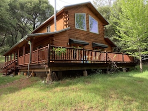 Exterior - Log cabin house in historic Columbia (Columbia)