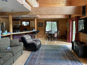 TV, peis, videospill og DVD-spiller