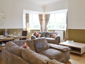 Living area - 3 bedroom accommodation in Scarborough (Scarborough)