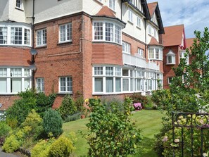 Exterior - 3 bedroom accommodation in Scarborough (Scarborough)