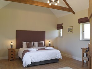 3 bedrooms, free WiFi, bed sheets - 3 bedroom accommodation in Abercych, near Cardigan (Abercych, near Cardigan)