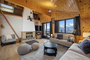 TV, fireplace, DVD player, video library - App. Les Lupins 17 - Two Bedroom Apartment, Sleeps 4 (Riddes)