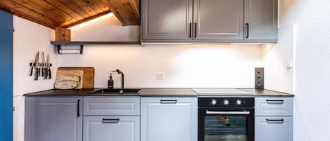 Fridge, oven, dishwasher, coffee/tea maker