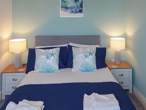 2 bedrooms, bed sheets - 2 bedroom accommodation in East Runton, near Cromer (East Runton, near Cromer)