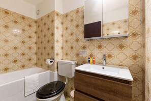 Bathtub, hair dryer, towels - App Les Rocailles 9 | family retreat | with Sauna (Riddes)