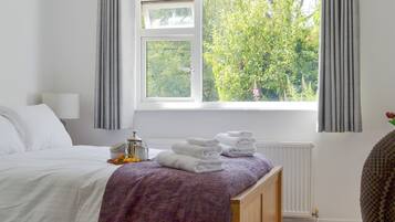 4 bedrooms, free WiFi, bed sheets