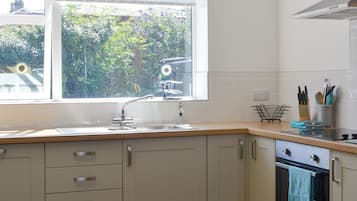 Lava-louças, cadeirão de bebê, freezer