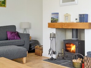 Fireplace - 4 bedroom accommodation in Goathland (Goathland)