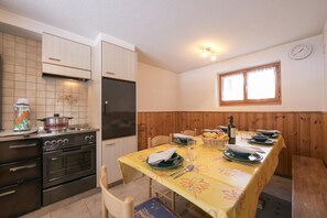 Frigorifero, microonde, forno, macchina per tè/caffè