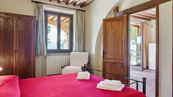 House | 1 bedroom, individually furnished, bed sheets