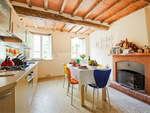 House | Private kitchen | High chair - Holiday Home in Pascoso Near Forest (Pescaglia)