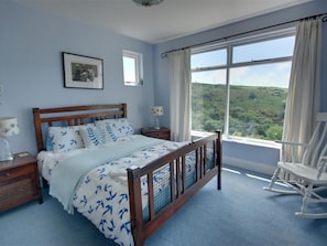 4 bedrooms, individually furnished, bed sheets - Alluring Holiday Home in Tintagel near Sea (Tintagel)
