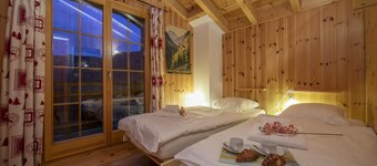 Chalet Lustycru - Four Bedroom Chalet, Sleeps 10