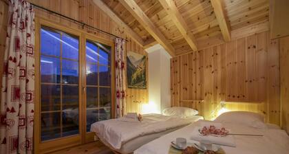 Chalet Lustycru - Four Bedroom Chalet, Sleeps 10