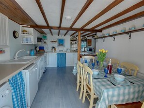 Dining - Dreamy Holiday Home in Tintagel near Sea (Tintagel)
