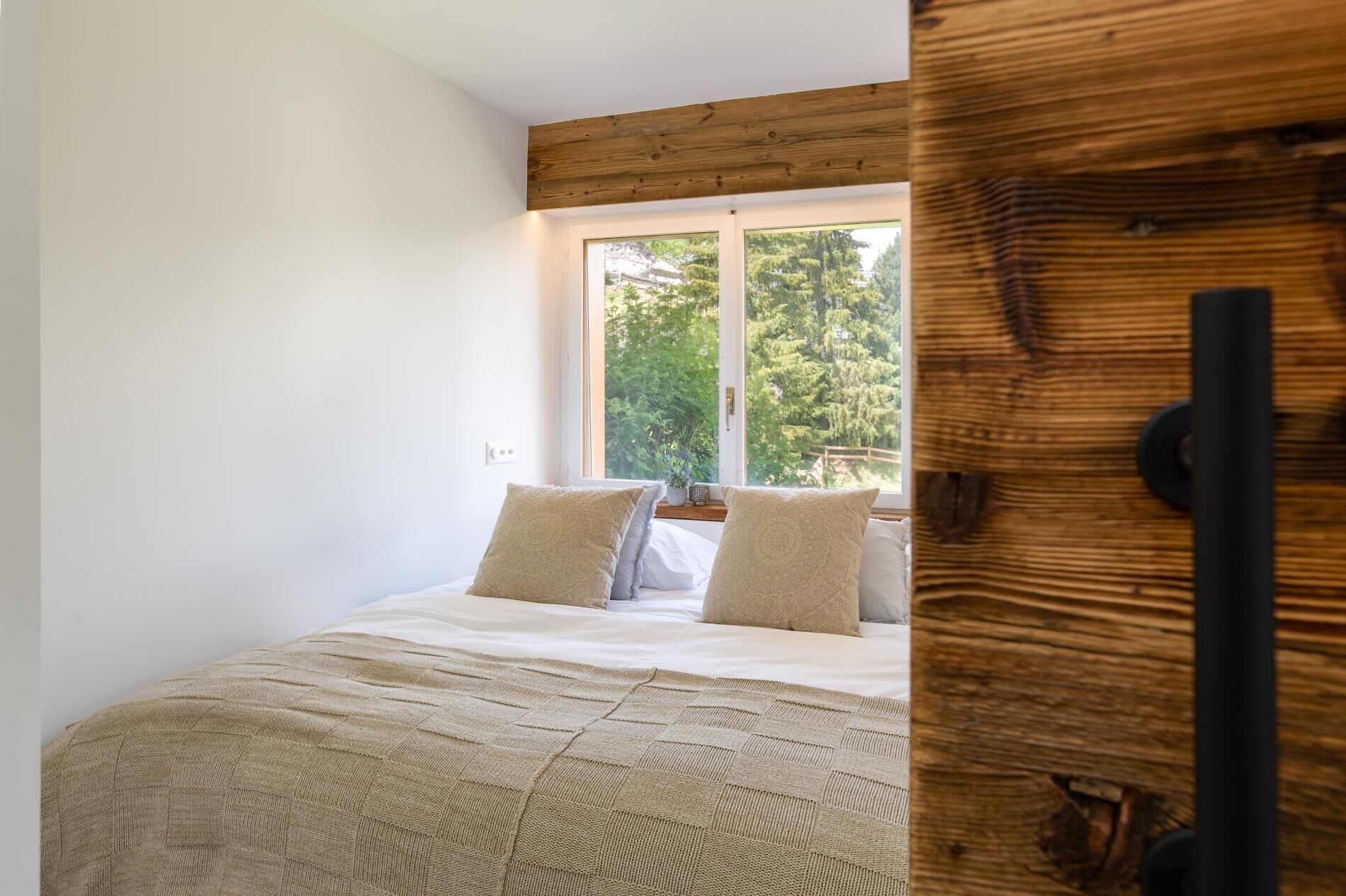 2 bedrooms, WiFi (free), bed sheets