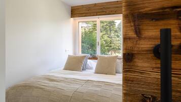 2 bedrooms, WiFi (free), bed sheets
