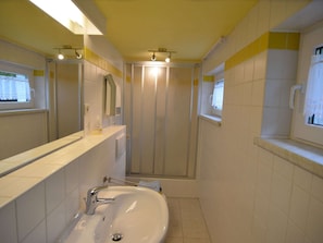 Bathroom - Cozy Holiday Home in Brandenburg near Lake (Friedland)