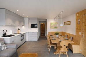 Coffee/tea maker, fridge, microwave, oven - App Savoleyres - Two Bedroom Apartment, Sleeps 6 (Riddes)