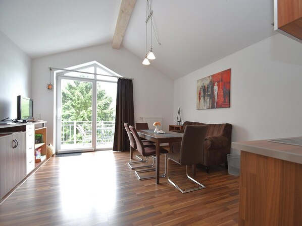 Apartment | Dining