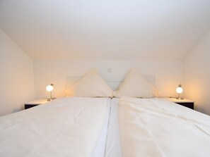 Apartment | 2 bedrooms, individually furnished, bed sheets