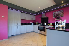 House | Private kitchen | Microwave, dishwasher, highchair