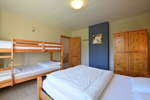 House | 5 bedrooms, individually furnished, bed sheets