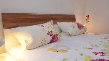 Apartment | 3 bedrooms, individually furnished, bed sheets