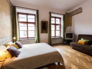 Apartment | 1 bedroom, bed sheets - Sunny Studio in the Old Town Near the Main Square (Kraków)