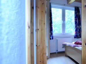 3 bedrooms, bed sheets