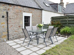 Outdoor dining - 3 bedroom accommodation in Portknockie, near Buckie (Portknockie, near Buckie)