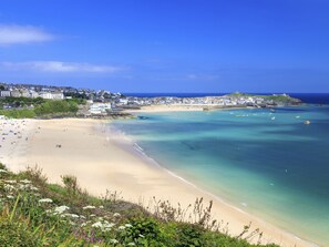 Beach - Spacious Apartment in Saint Ives near Beach (St Ives)