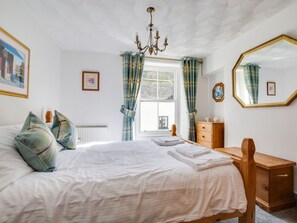 House | 2 bedrooms, individually furnished, bed sheets - Nice Holiday Home in the Beautiful, Hilly Looe, Near the Sandy Beach (Looe)