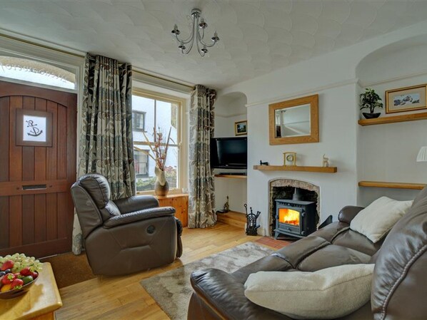 Interior - Nice Holiday Home in the Beautiful, Hilly Looe, Near the Sandy Beach (Looe)
